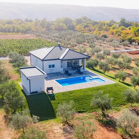 Willa Brkic Estate