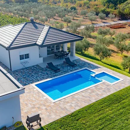 Willa Brkic Estate Kosor